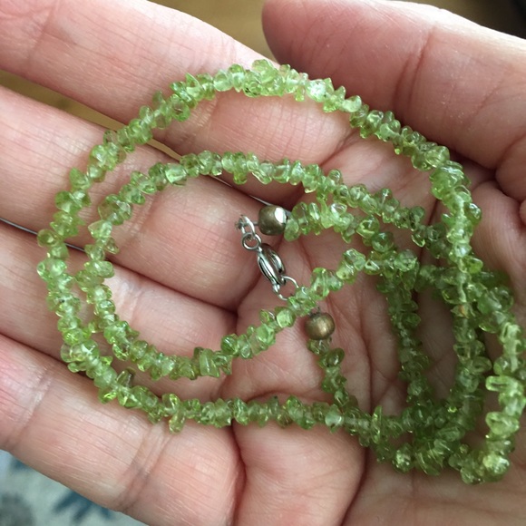 Natural peridot polished chip necklace - Picture 2 of 5